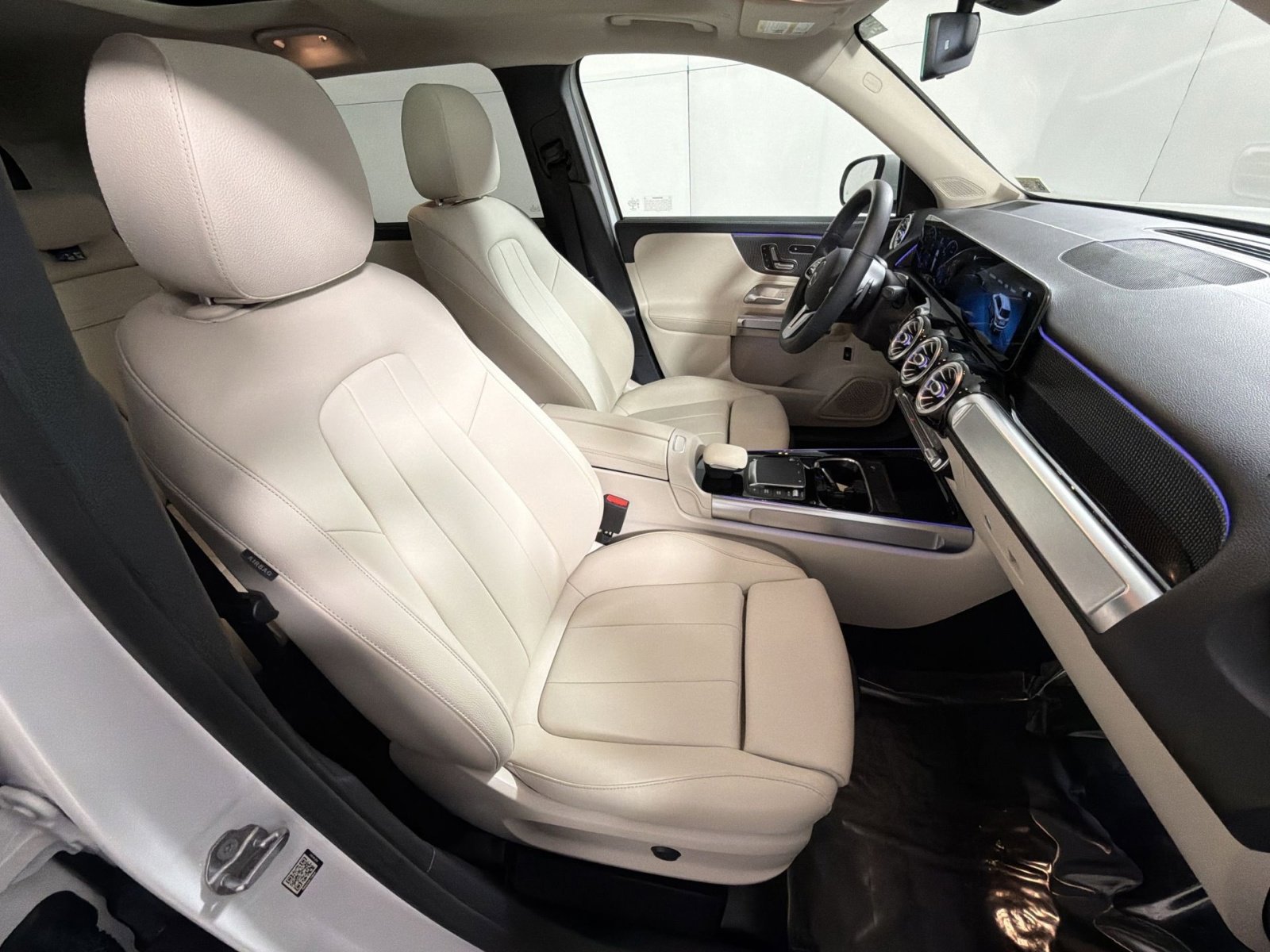 Used 2021 Mercedes-Benz GLB 250 4MATIC image 26