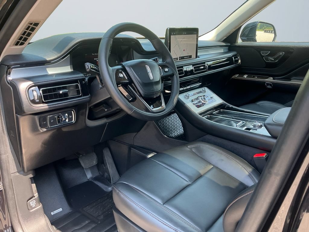 Used 2023 Lincoln Aviator AWD w/ Premium Package image 11