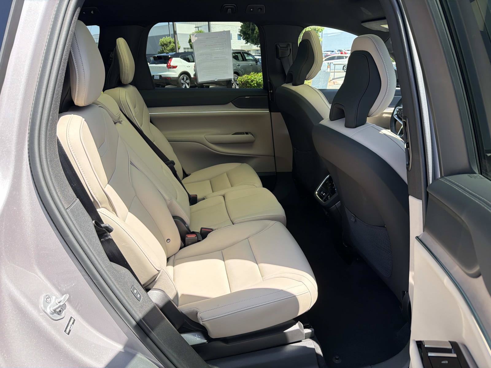 Used 2026 Volvo EX90 Plus RWD image 25