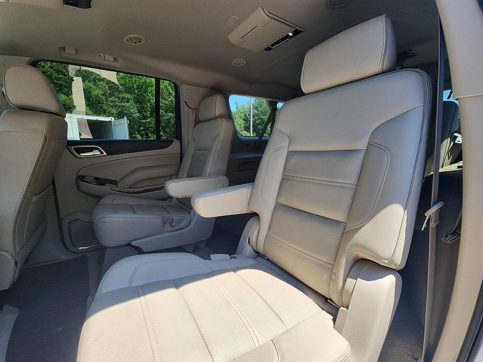 Used 2017 GMC Yukon XL Denali w/ Open Road Package RWD image 18