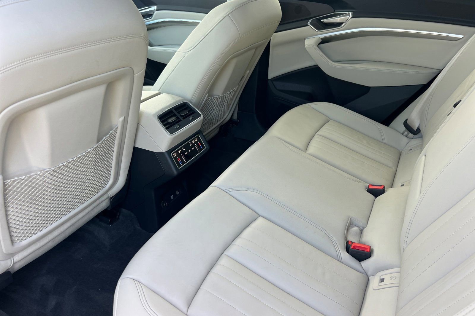 Used 2021 Audi e-tron Premium w/ Towing Package AWD/4WD image 4