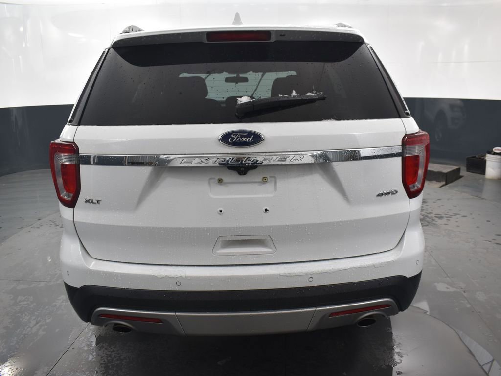 Used 2017 Ford Explorer XLT image 8