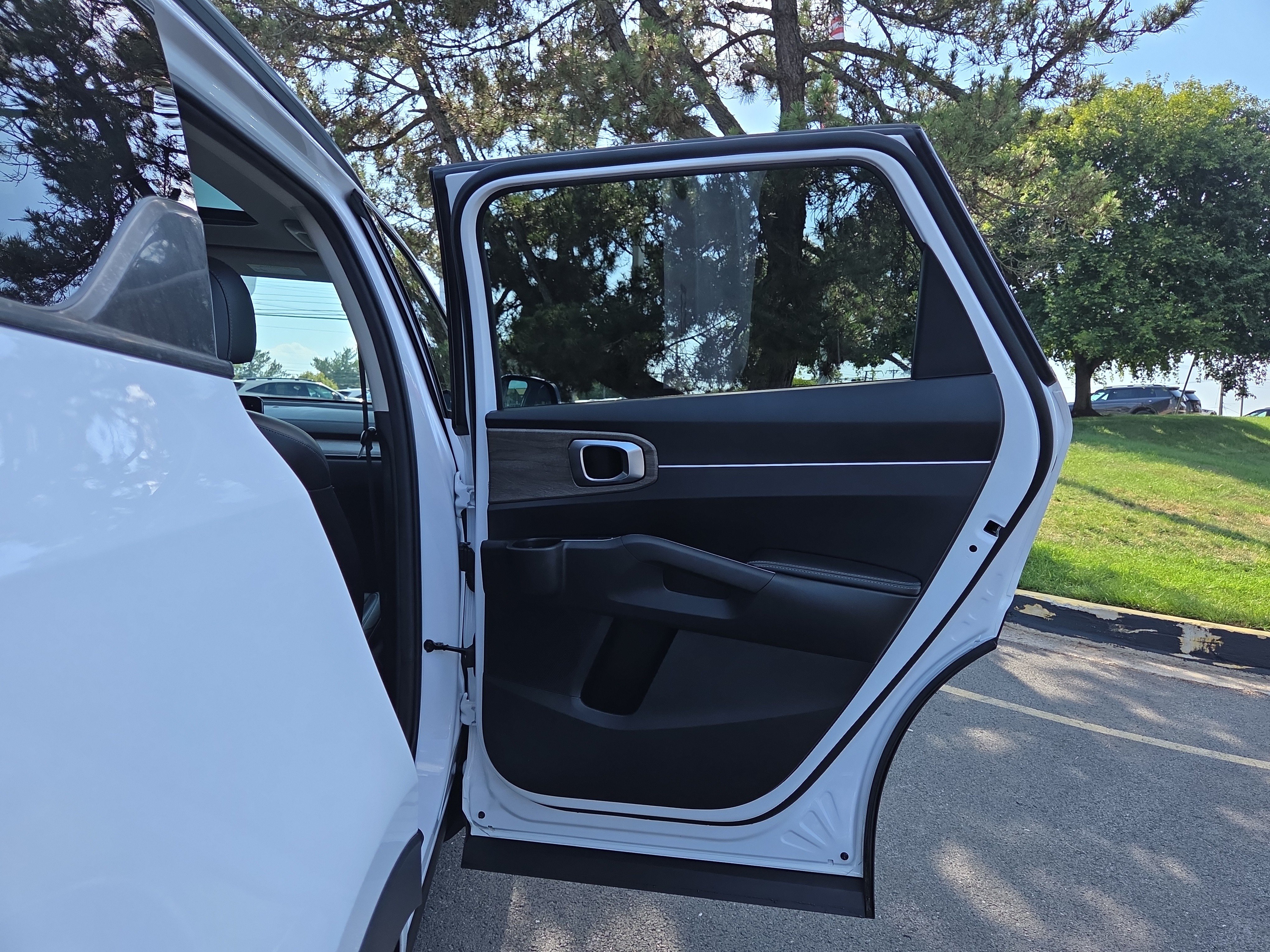 Certified 2021 Kia Sorento EX w/ EX AWD X-Line Package image 37