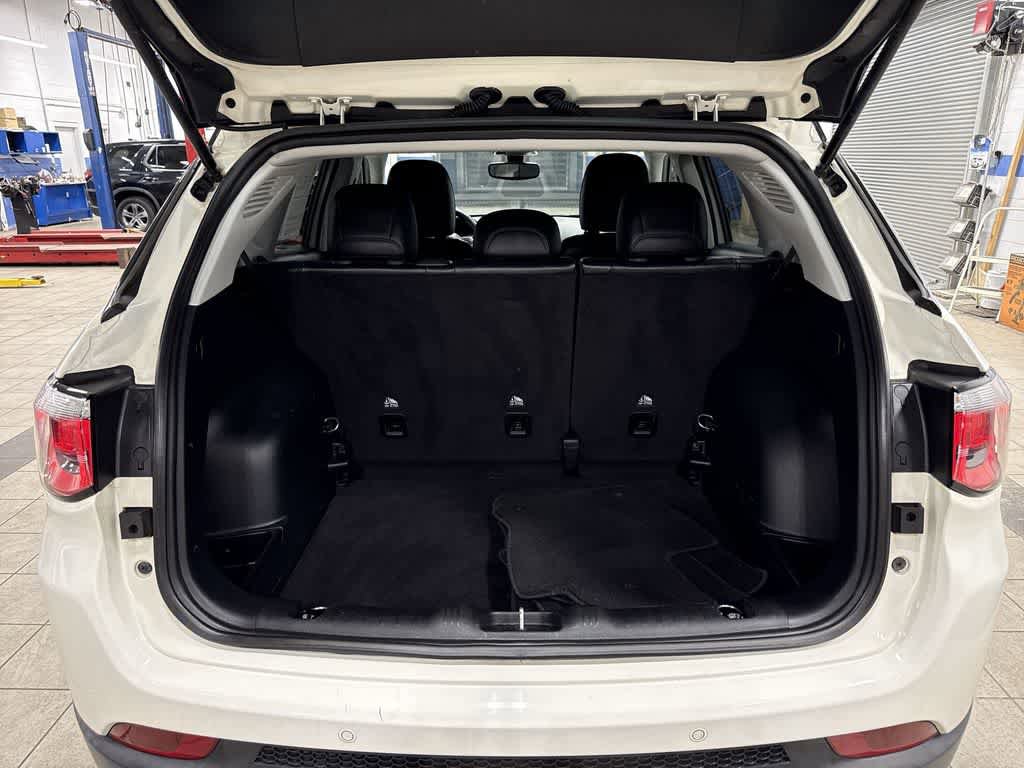 Used 2018 Jeep Compass Latitude AWD/4WD image 11