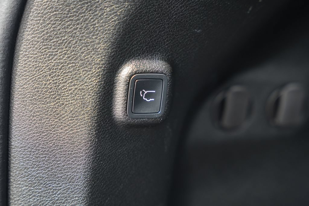 Used 2019 Jeep Cherokee Limited AWD/4WD image 11