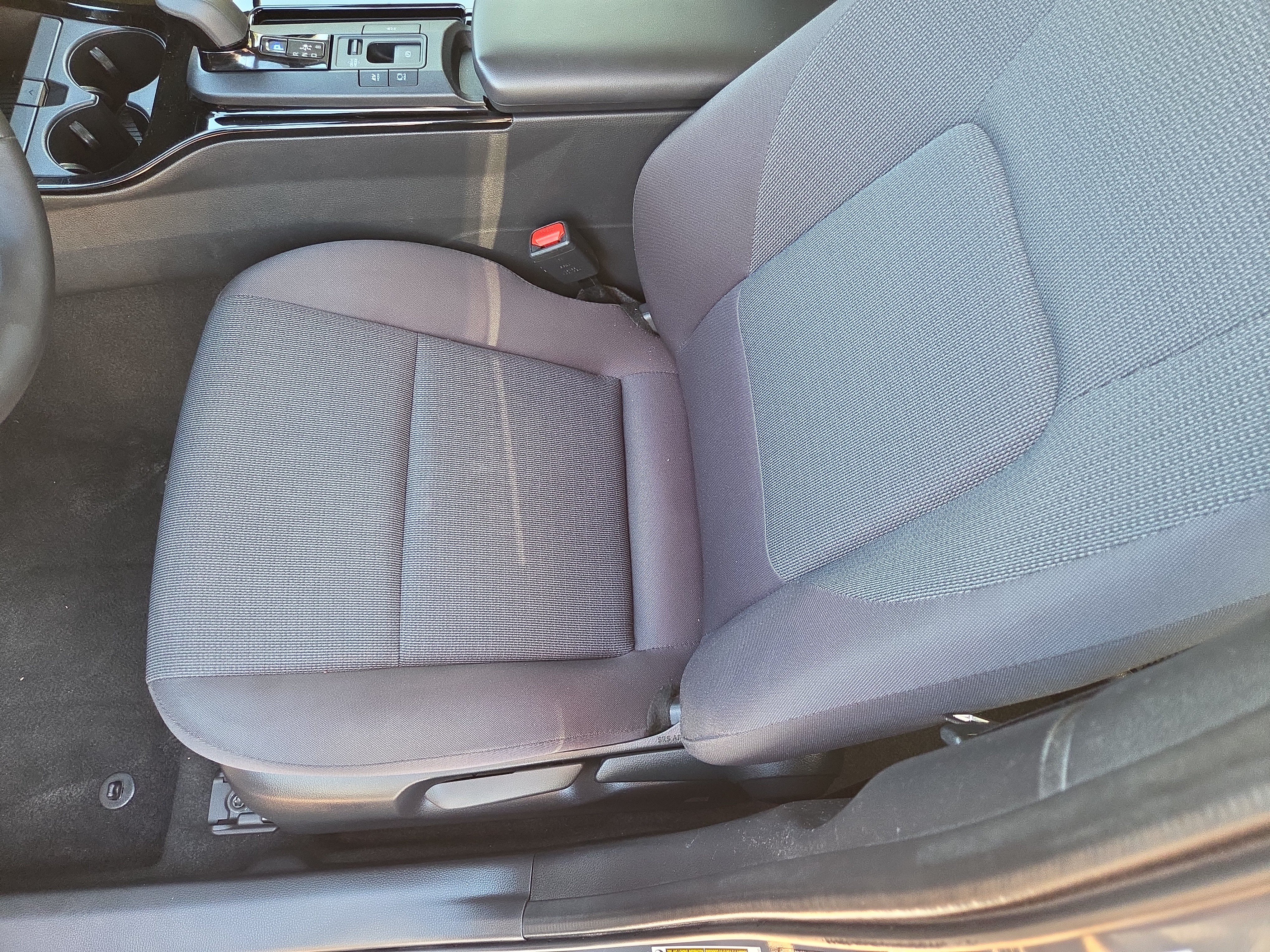Certified 2025 Toyota Prius LE FWD image 13