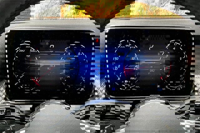 Certified 2025 Mercedes-Benz GLC 300 4MATIC image 16