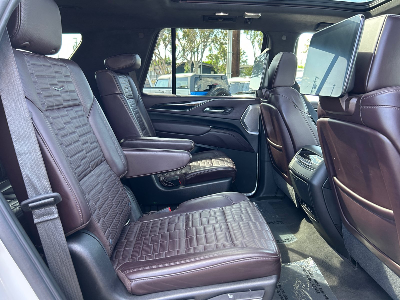 Used 2021 Cadillac Escalade Sport Platinum w/ LPO, ONYX Package AWD/4WD image 22
