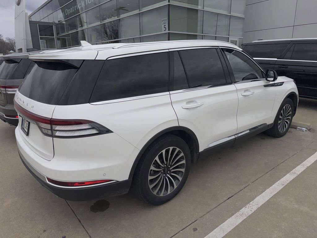 Used 2023 Lincoln Aviator Reserve w/ Equipment Group 201A image 4
