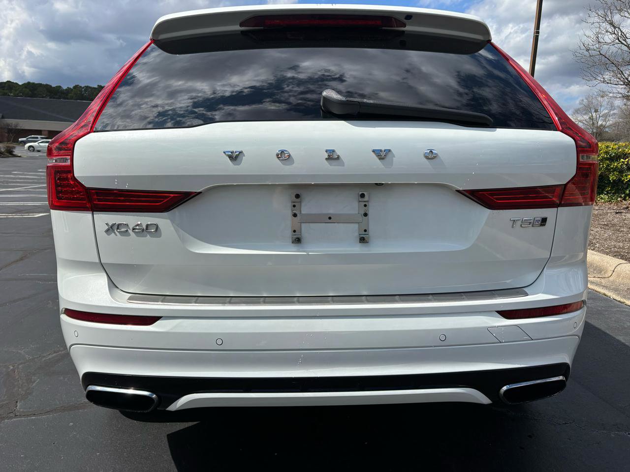 Used 2019 Volvo XC60 T5 R-Design w/ Protection Package Premier AWD/4WD image 10