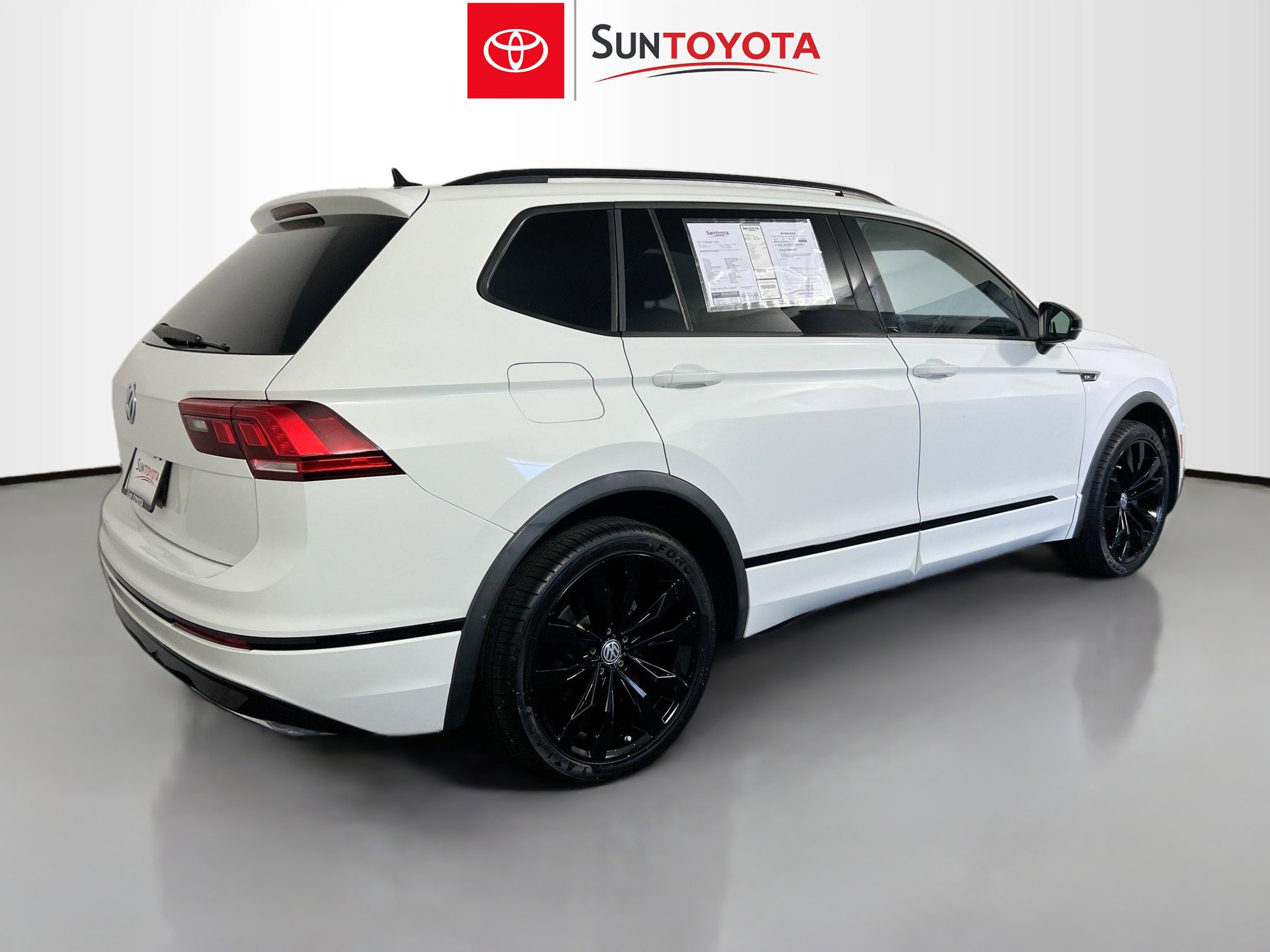 Used 2021 Volkswagen Tiguan SE R-Line image 4