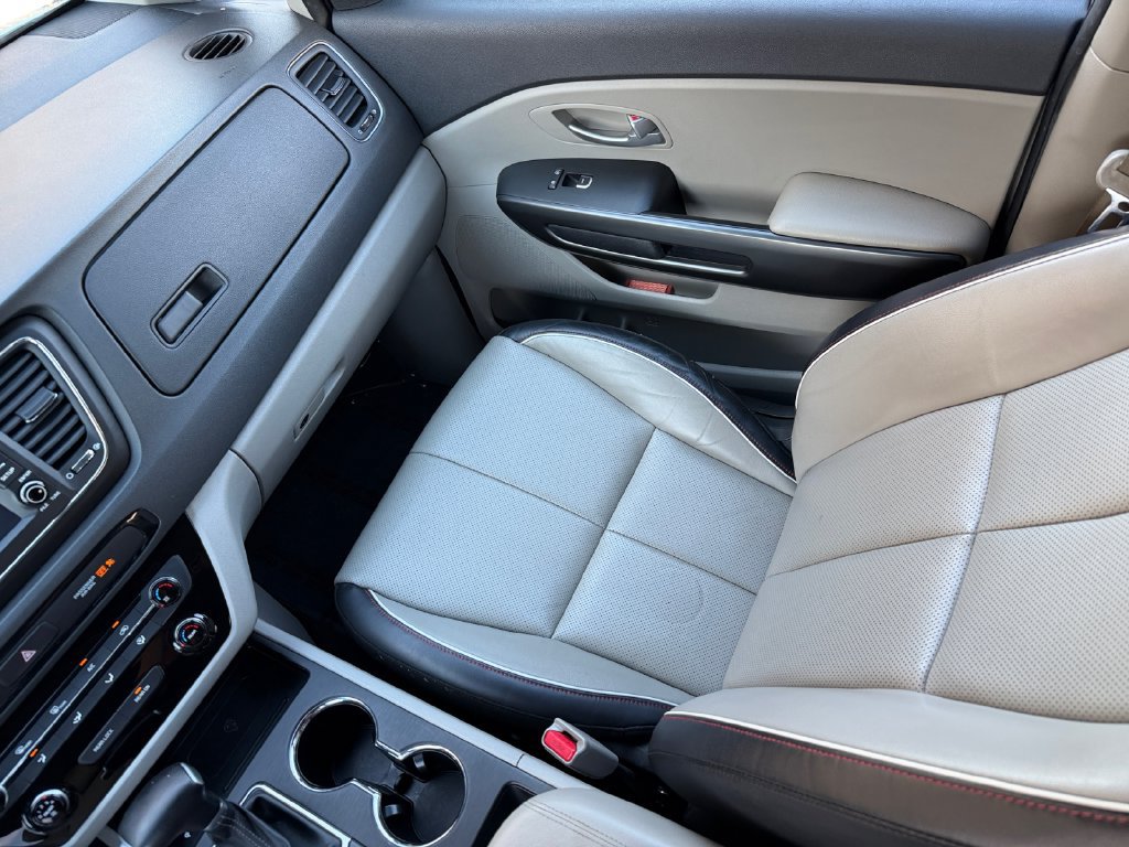 Used 2021 Kia Sedona EX FWD image 17