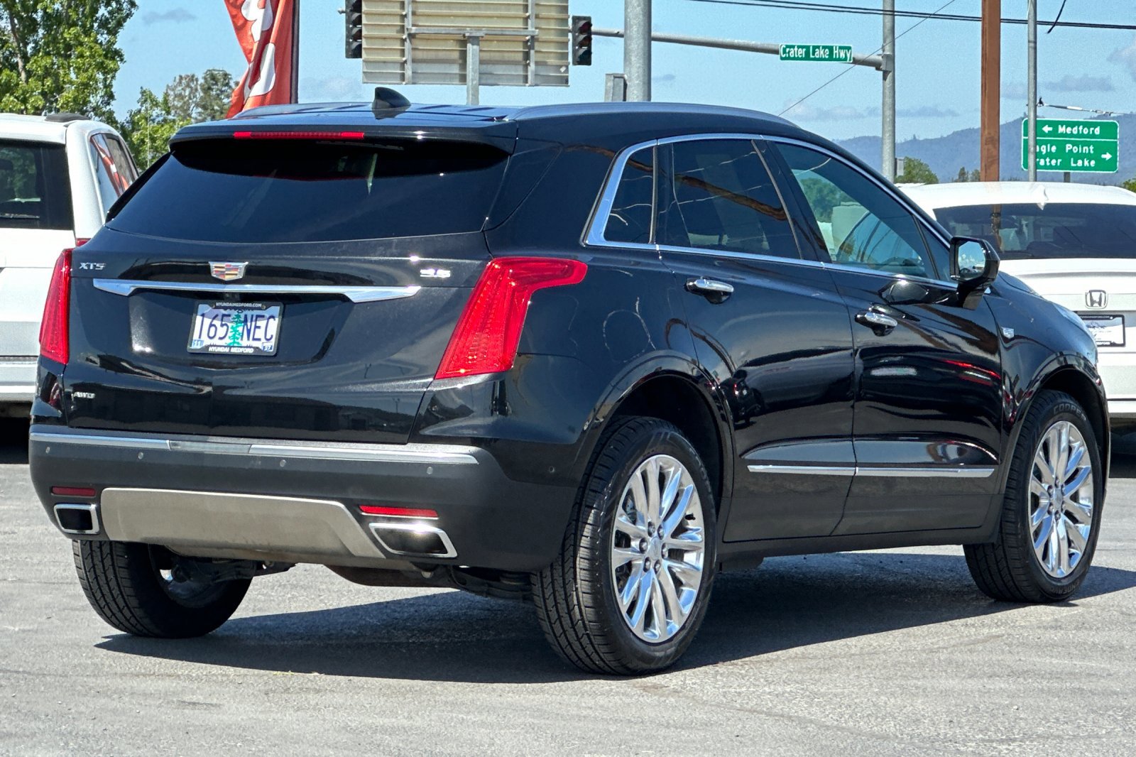 Used 2018 Cadillac XT5 Platinum w/ Driver Assist Package AWD/4WD image 4