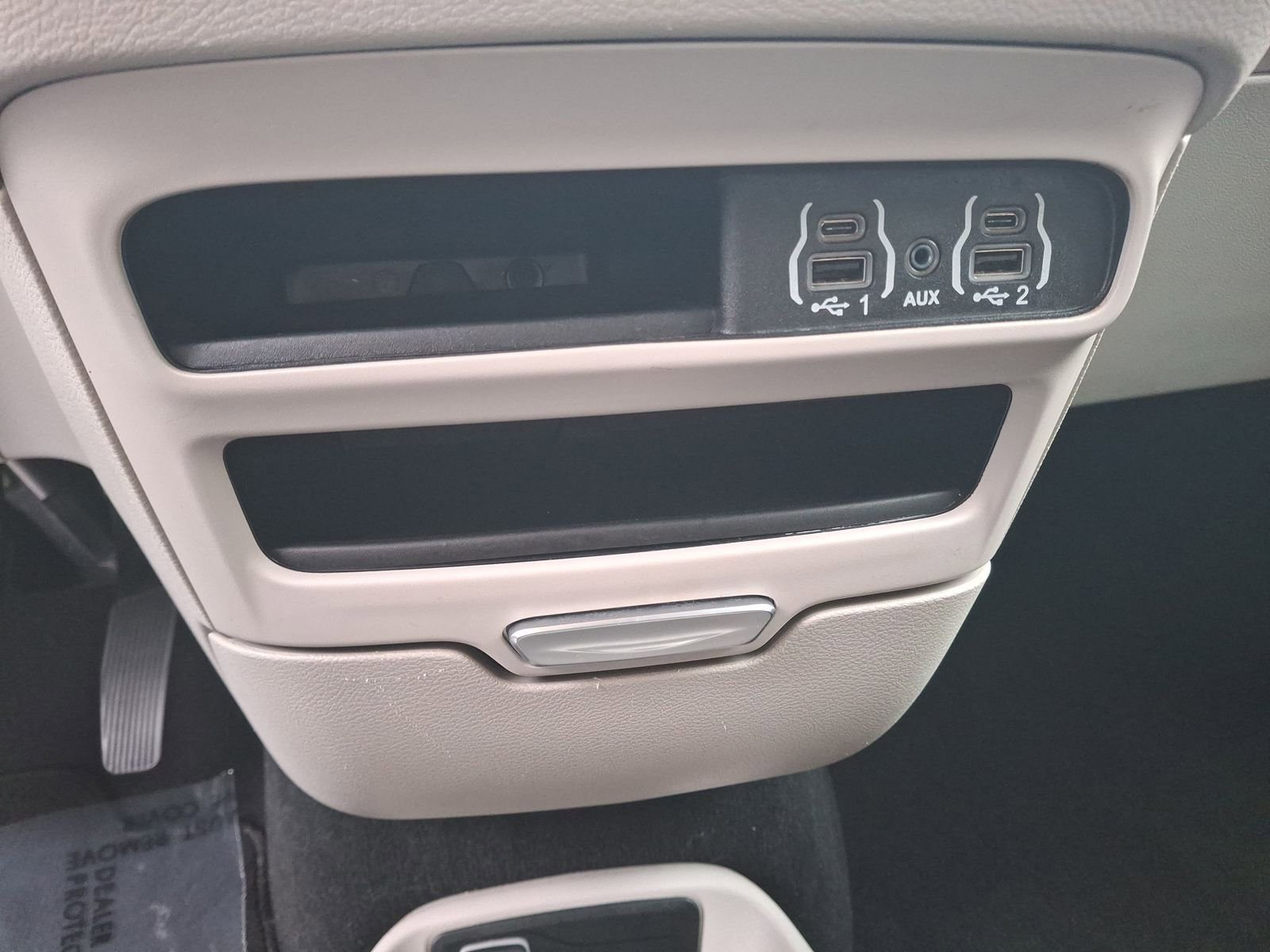 Used 2024 Chrysler Voyager LX image 16
