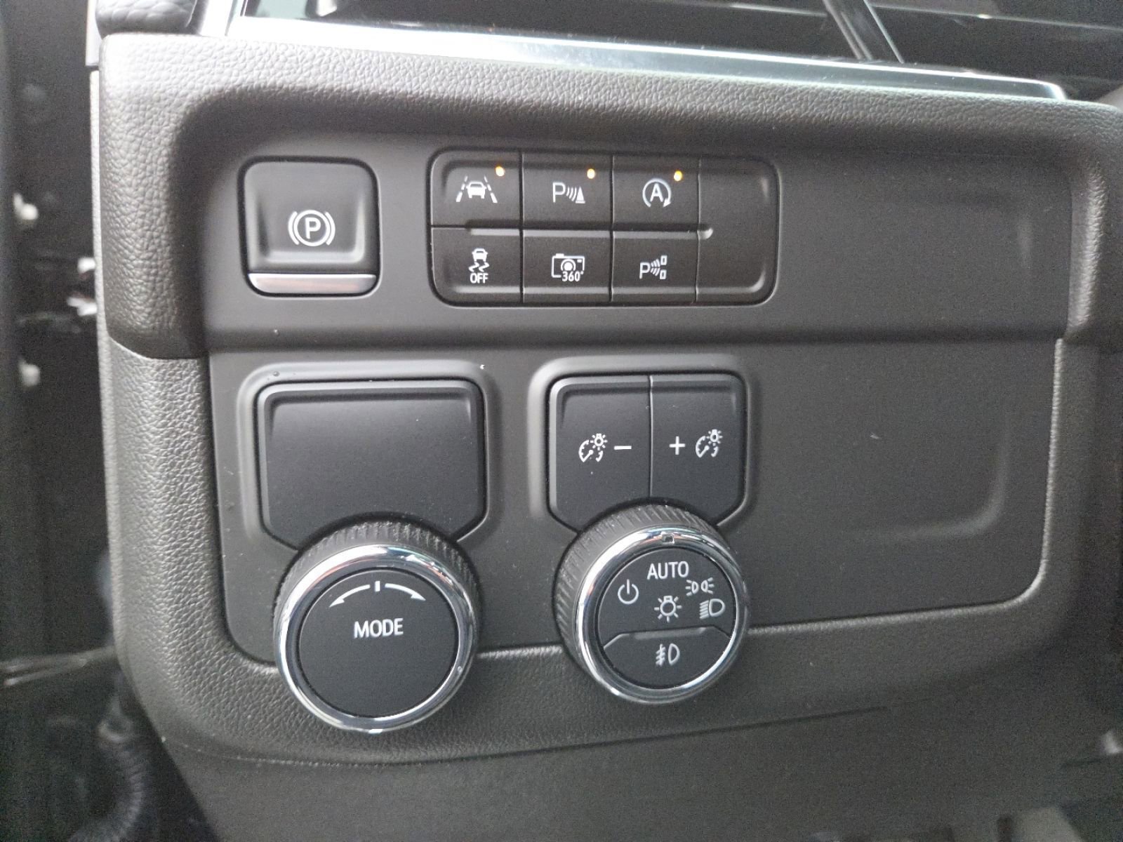 Used 2025 Chevrolet Tahoe RST w/ Comfort Package image 15