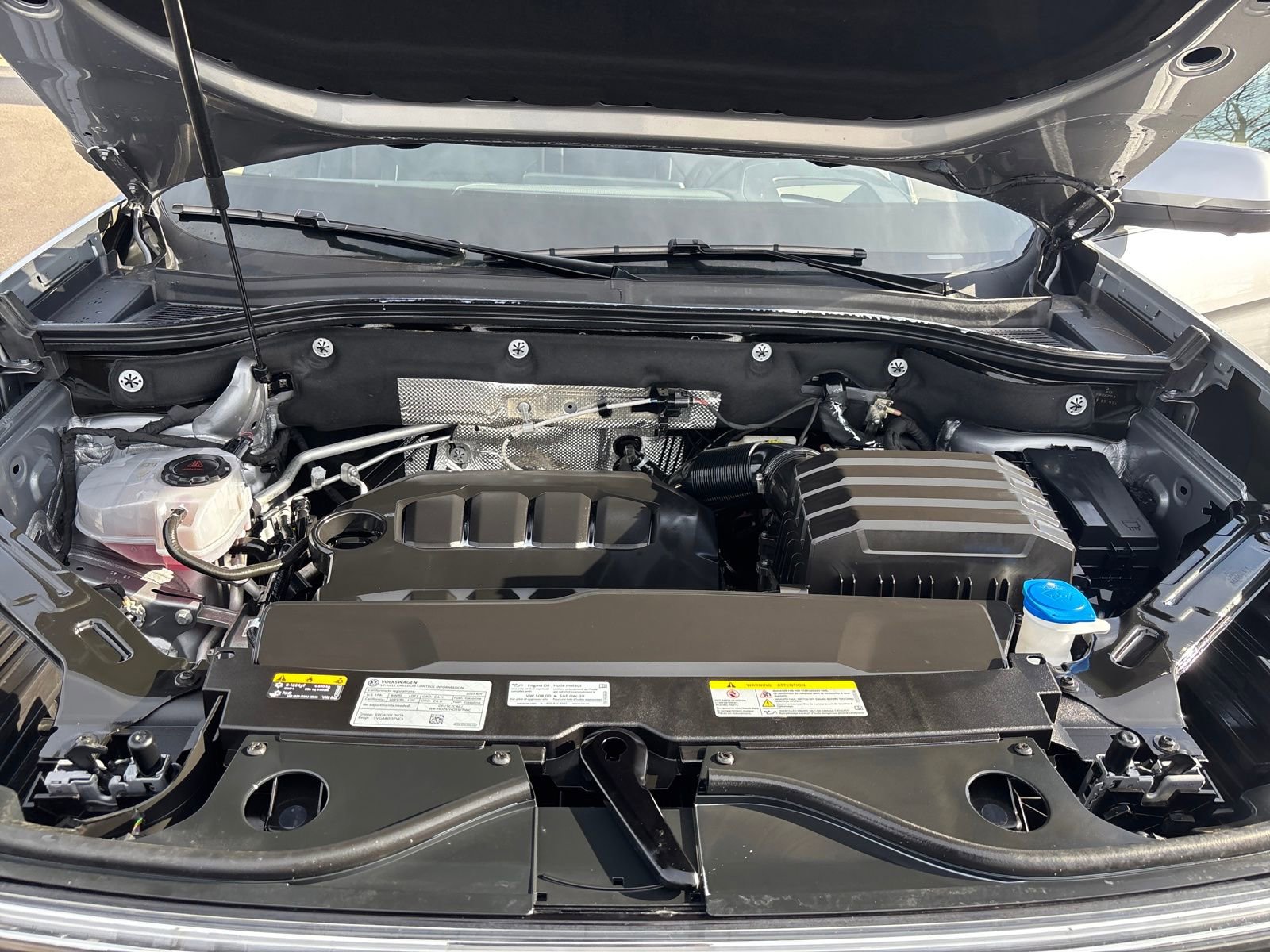 Used 2025 Volkswagen Atlas SEL Premium R-Line image 22