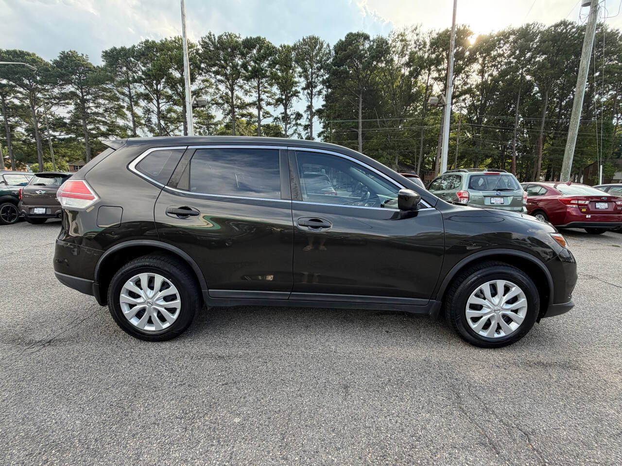 Used 2016 Nissan Rogue S AWD/4WD image 8