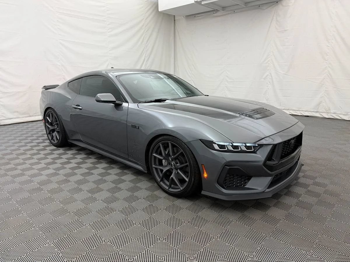 Used 2024 Ford Mustang GT RWD image 4