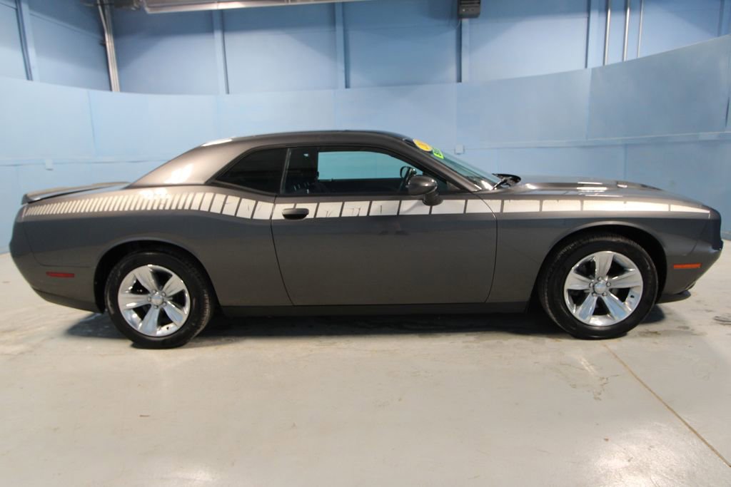 Used 2019 Dodge Challenger SXT image 27