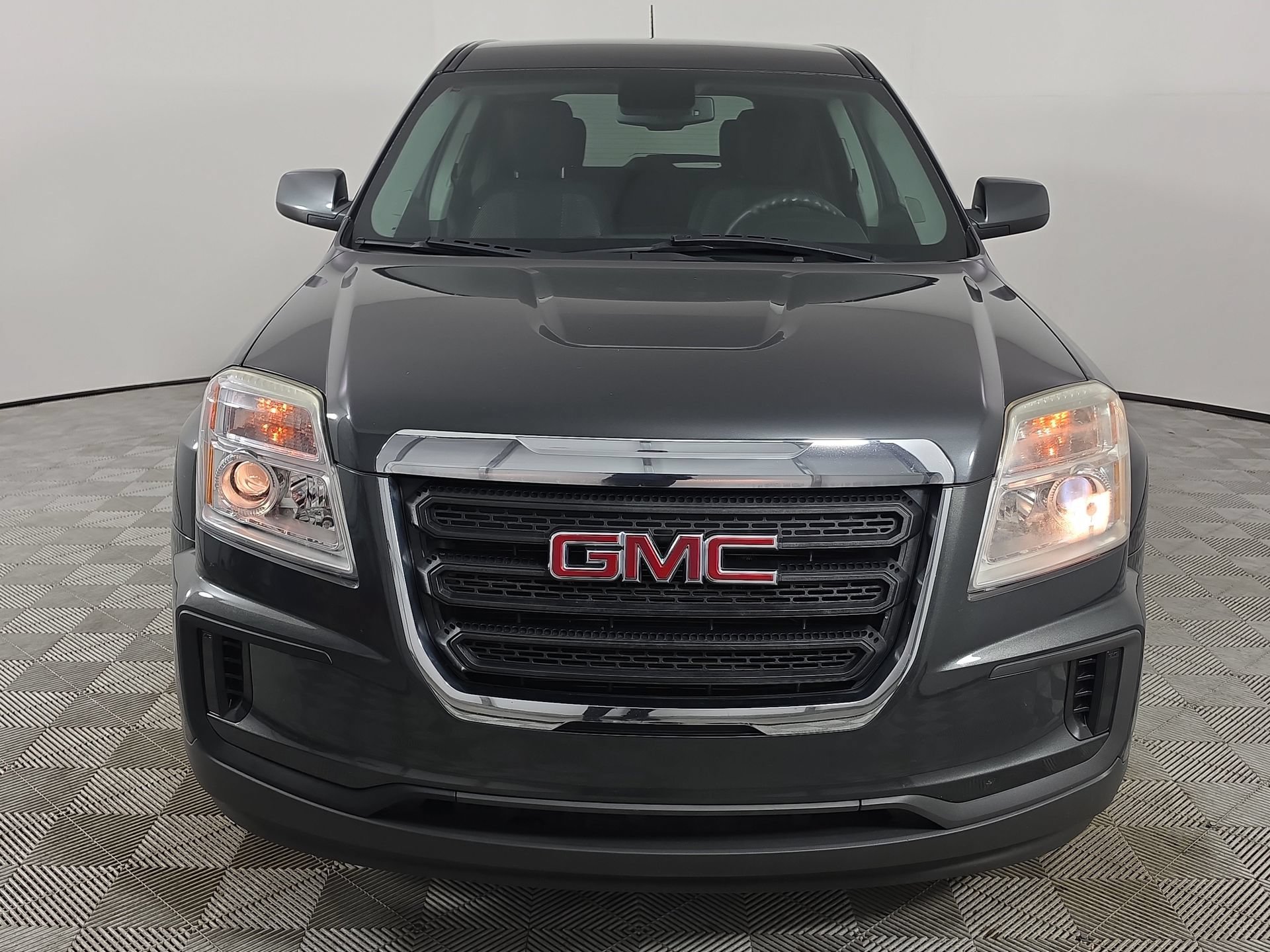 Used 2017 GMC Terrain SLE FWD image 2