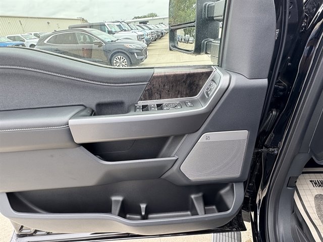 New 2025 Ford F250 Lariat w/ Lariat Ultimate Package image 9