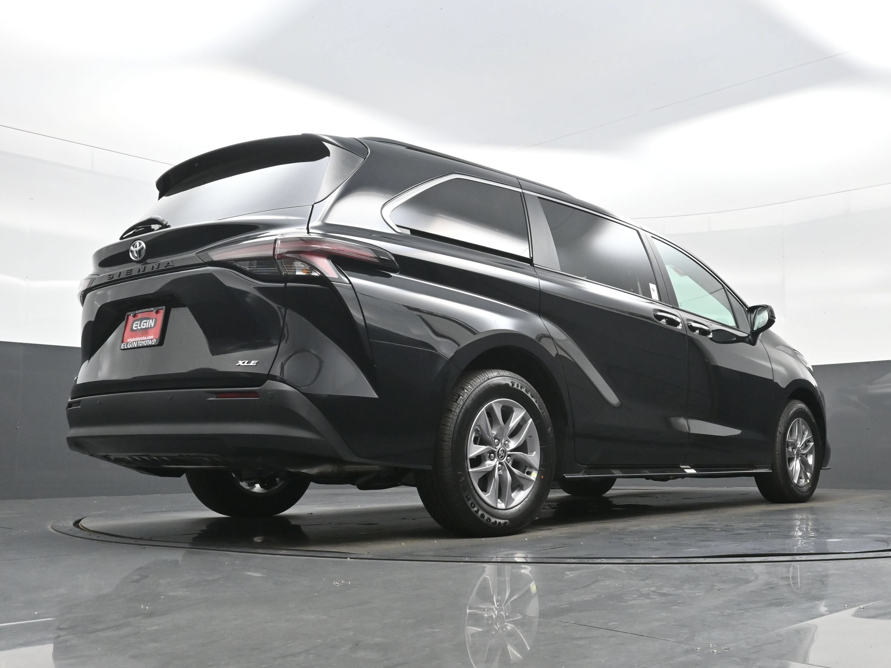 Used 2026 Toyota Sienna XLE FWD image 34