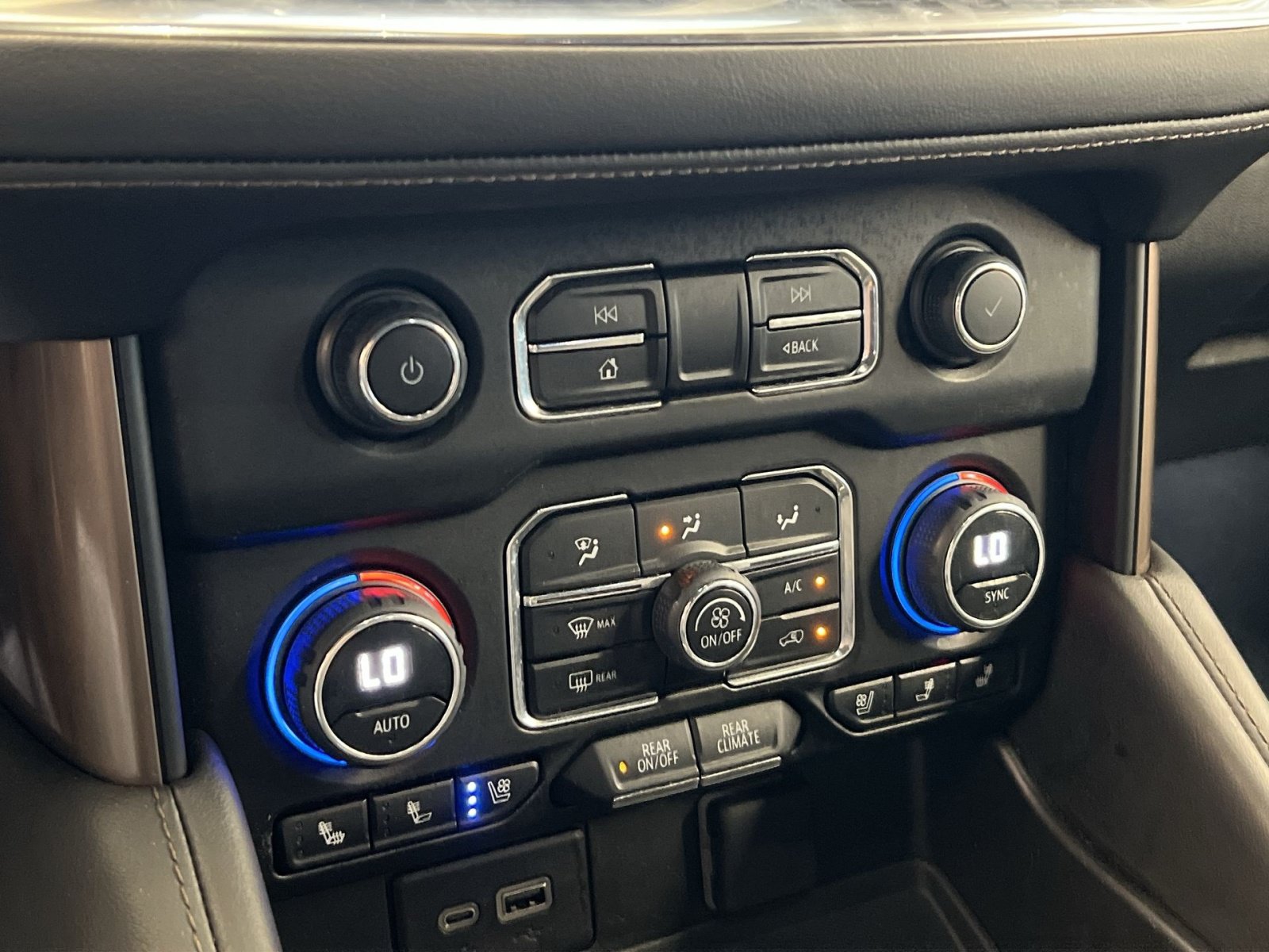 Used 2023 Chevrolet Tahoe High Country w/ LPO, Illumination Package AWD/4WD image 18