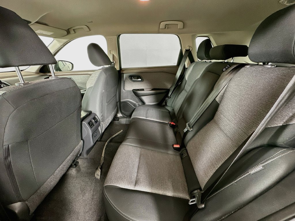 Used 2023 Nissan Rogue SV FWD image 23