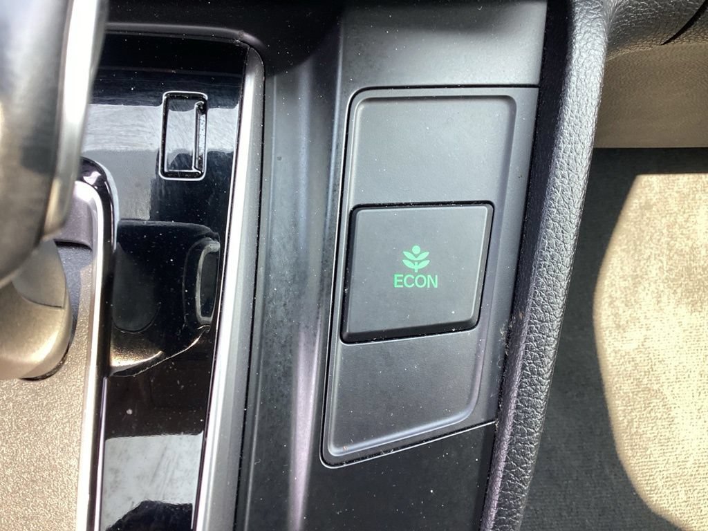Used 2019 Honda CR-V Touring image 24