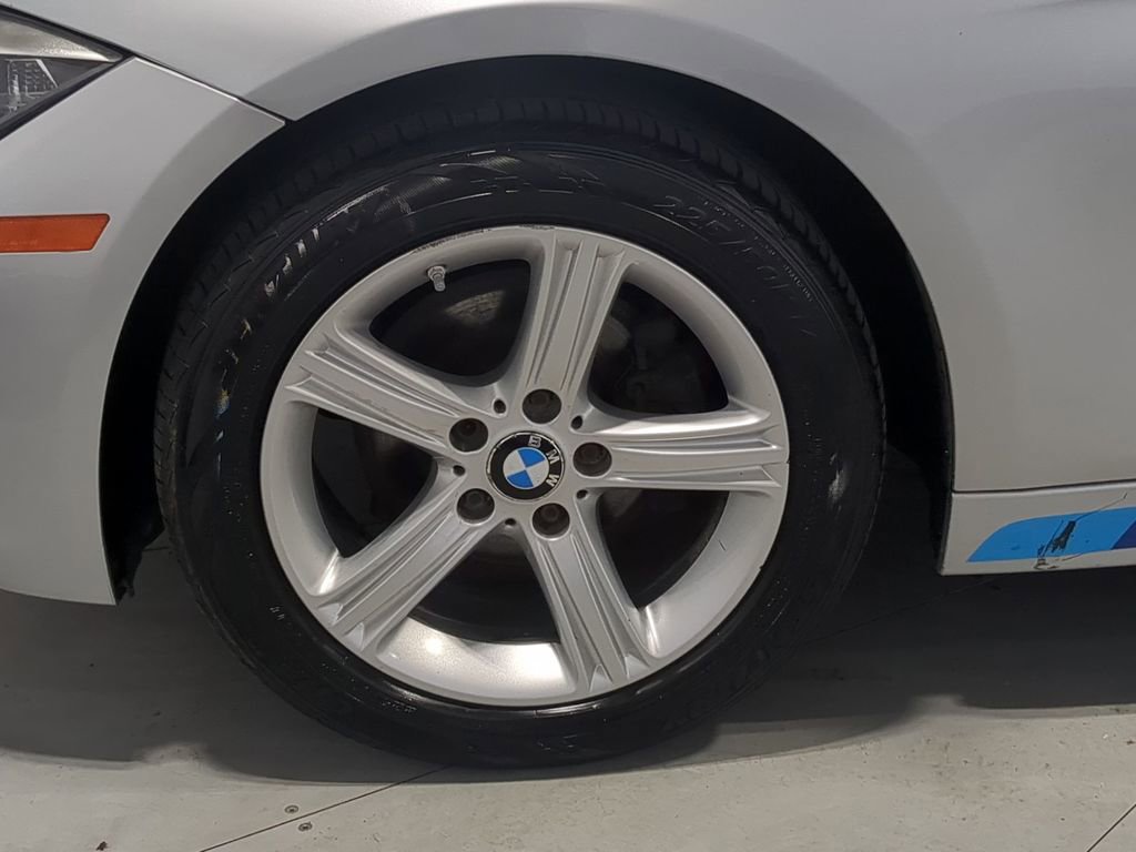 Used 2013 BMW 328i xDrive Sedan AWD/4WD image 17