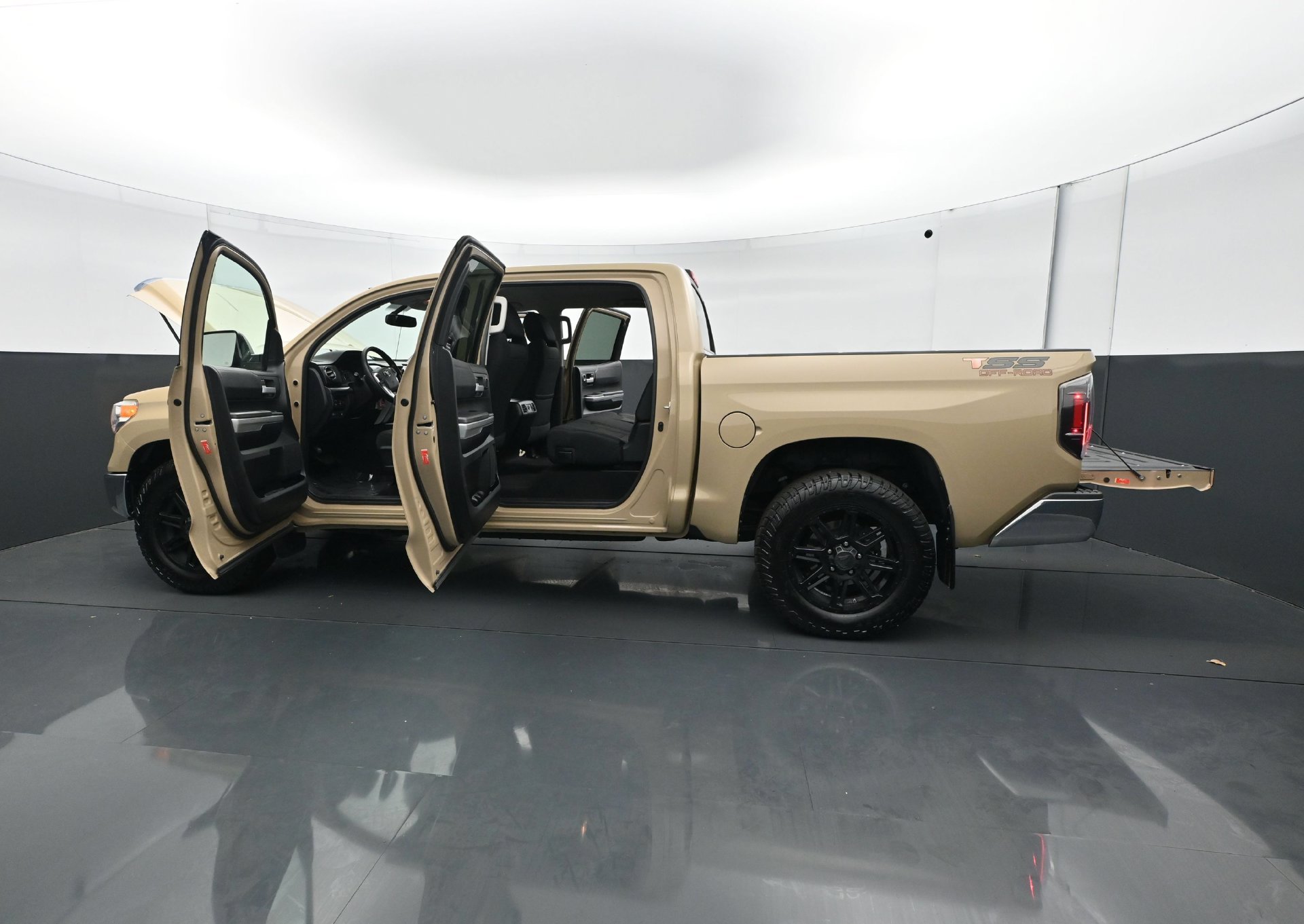 Used 2017 Toyota Tundra SR5 w/ SR5 Upgrade Package RWD image 31