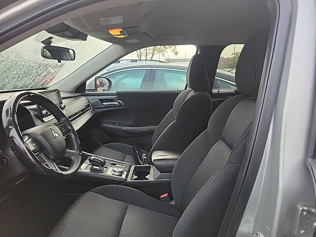 Used 2023 Mitsubishi Outlander ES AWD/4WD image 6
