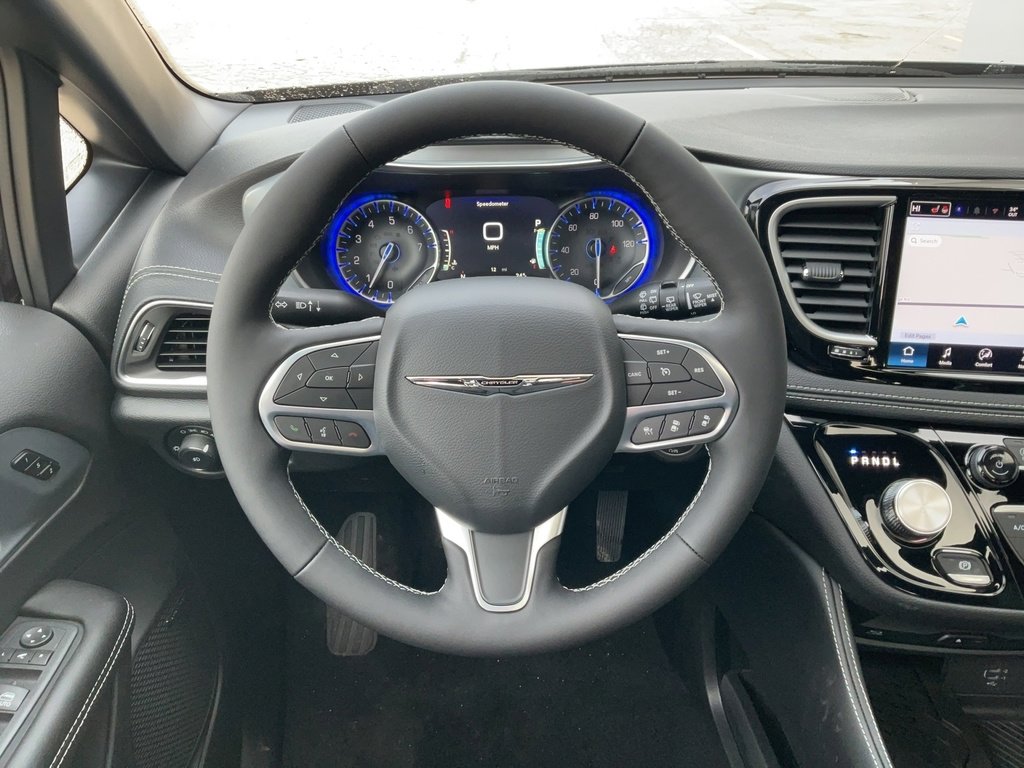 New 2026 Chrysler Pacifica Limited w/ Uconnect Theater Family Group image 11