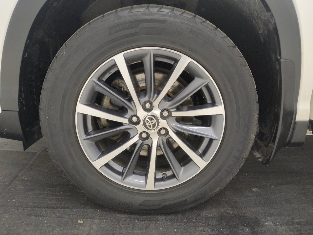 Used 2019 Toyota Highlander XLE FWD image 31