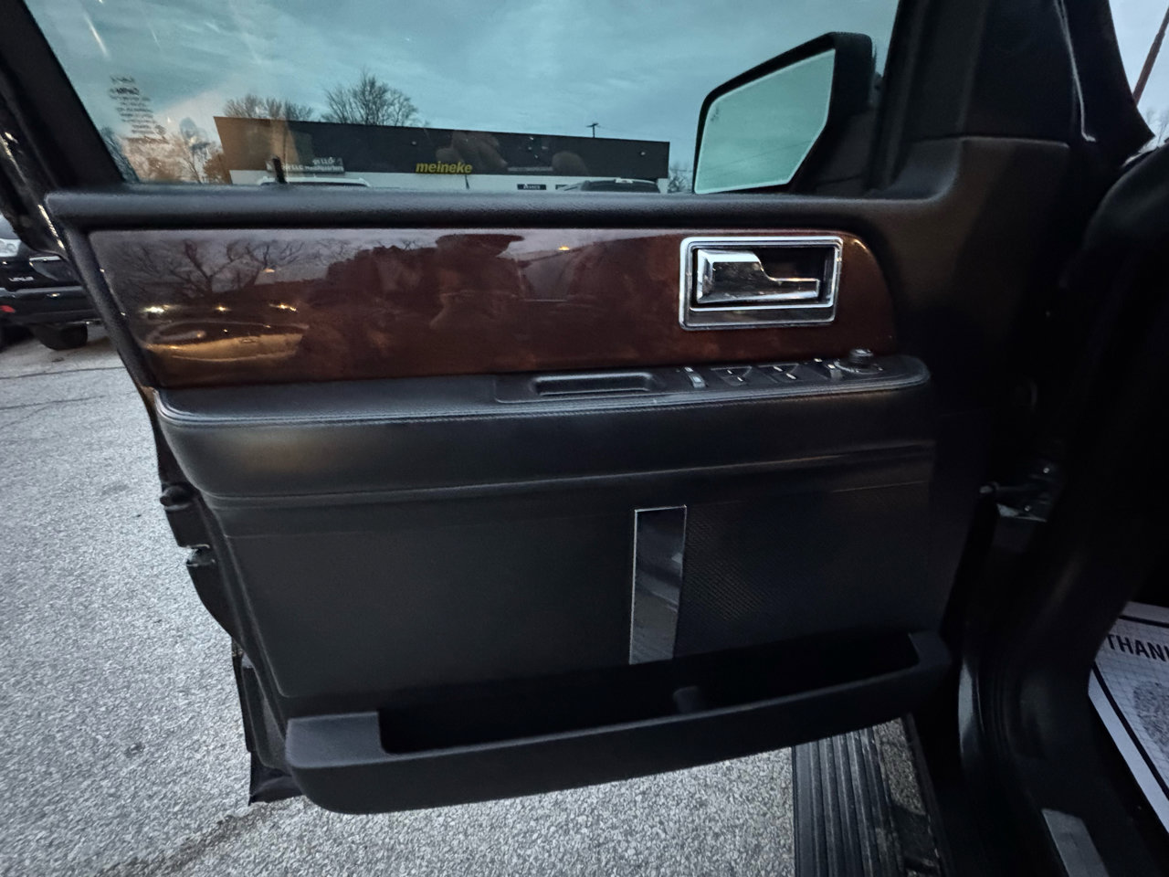 Used 2015 Lincoln Navigator L 4WD image 12