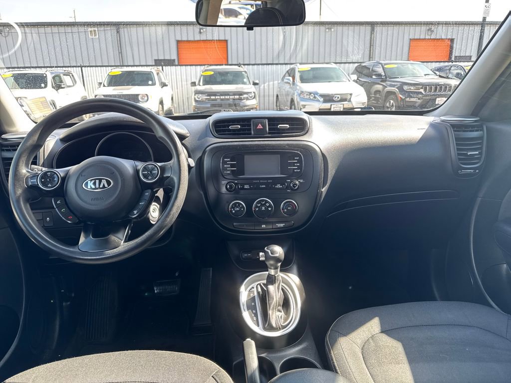 Used 2016 Kia Soul + FWD image 12