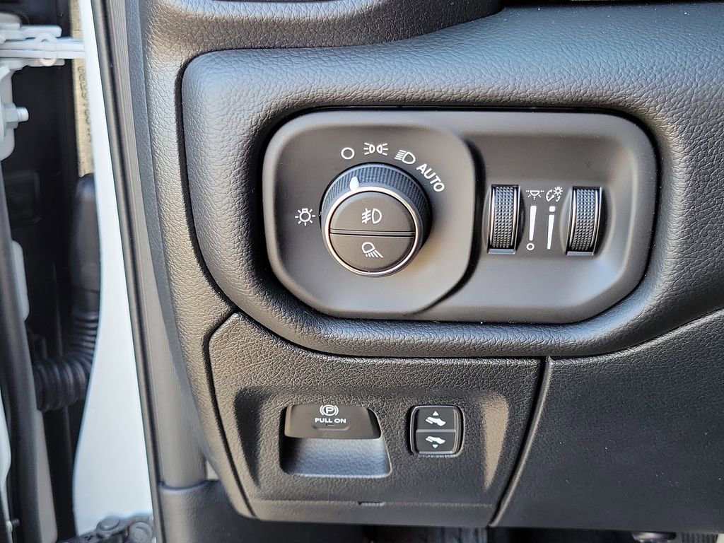 New 2026 RAM 1500 Laramie AWD/4WD image 13