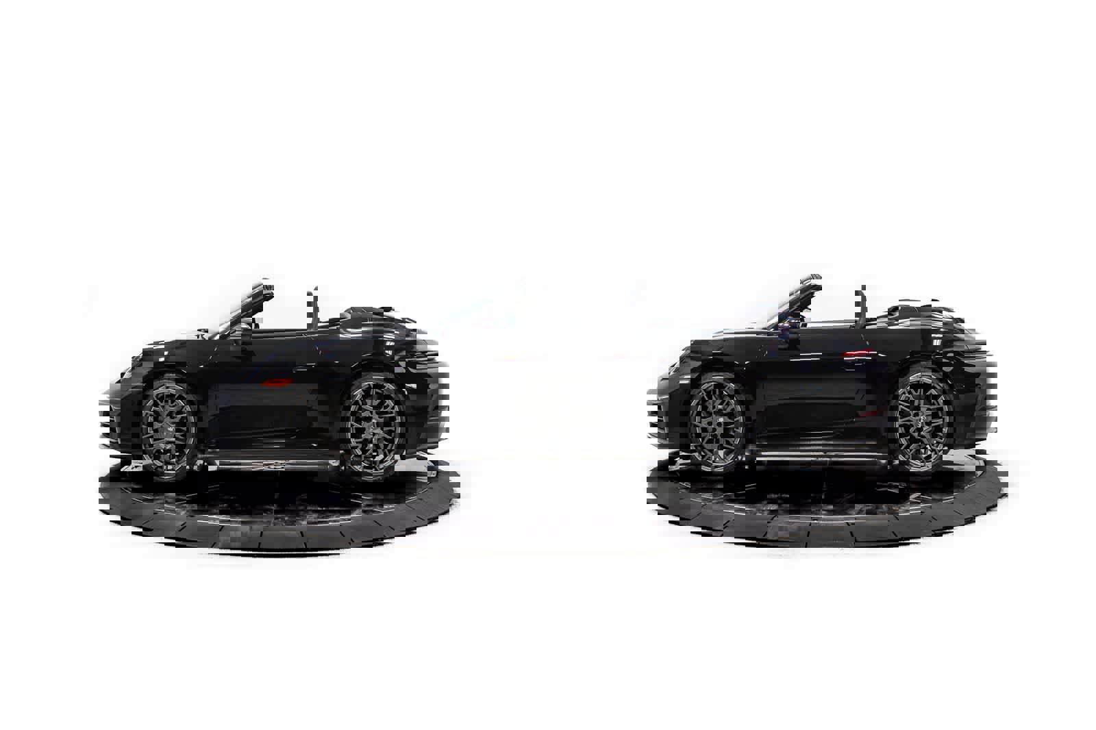 Certified 2025 Porsche 911 Carrera image 2