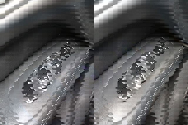 Used 2018 Nissan Pathfinder SL w/ Midnight Edition Package image 10