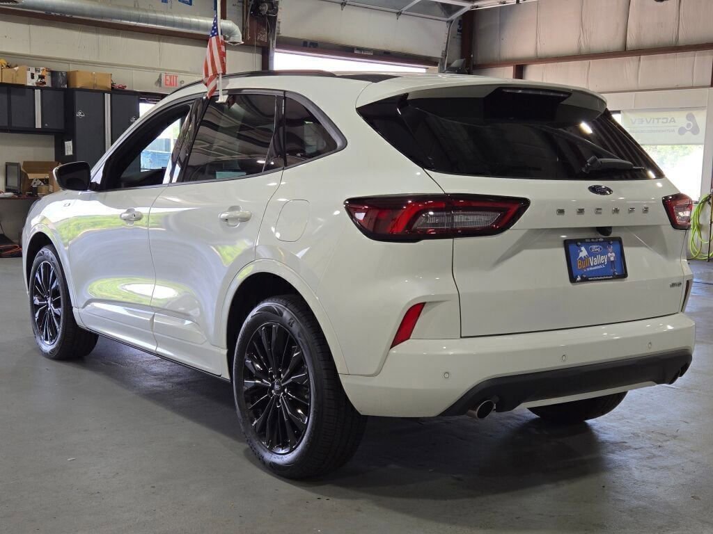 Used 2023 Ford Escape ST-Line Elite image 17