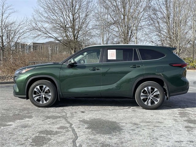 Used 2024 Toyota Highlander XLE video 2