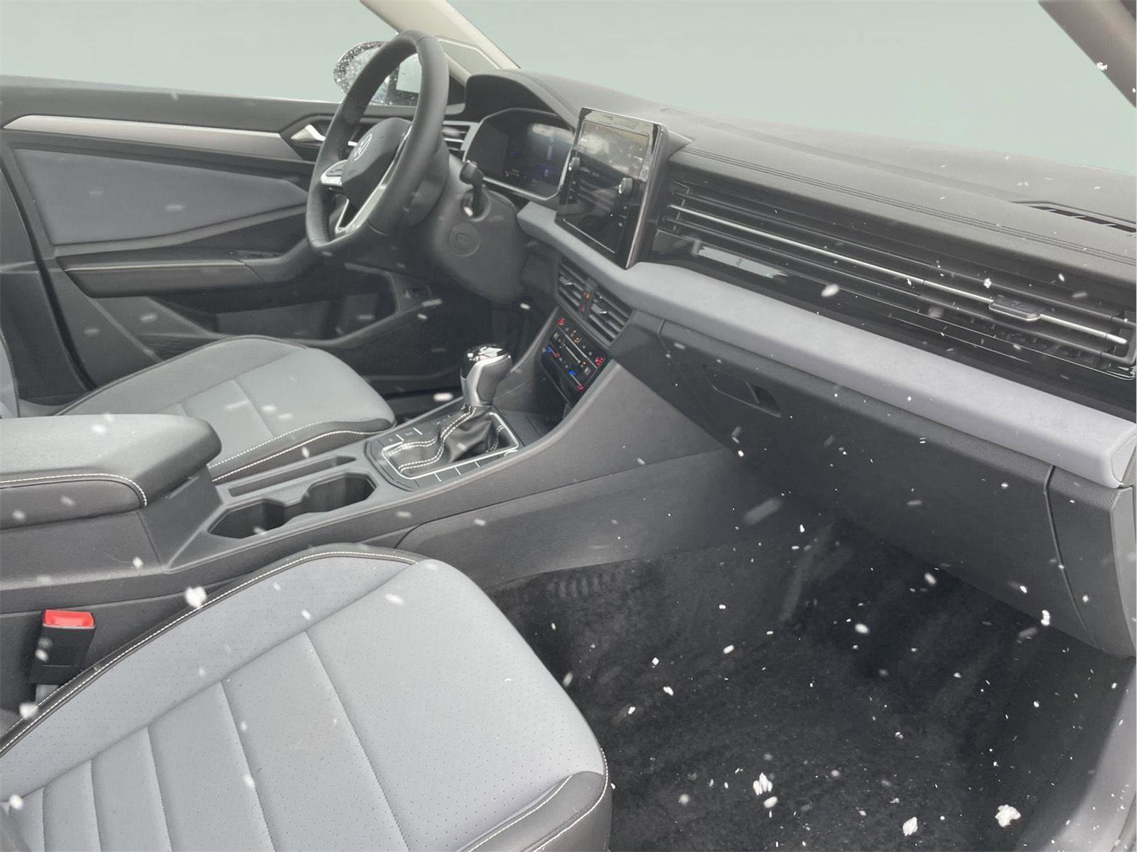 Used 2025 Volkswagen Jetta SE w/ Sunroof Package image 19