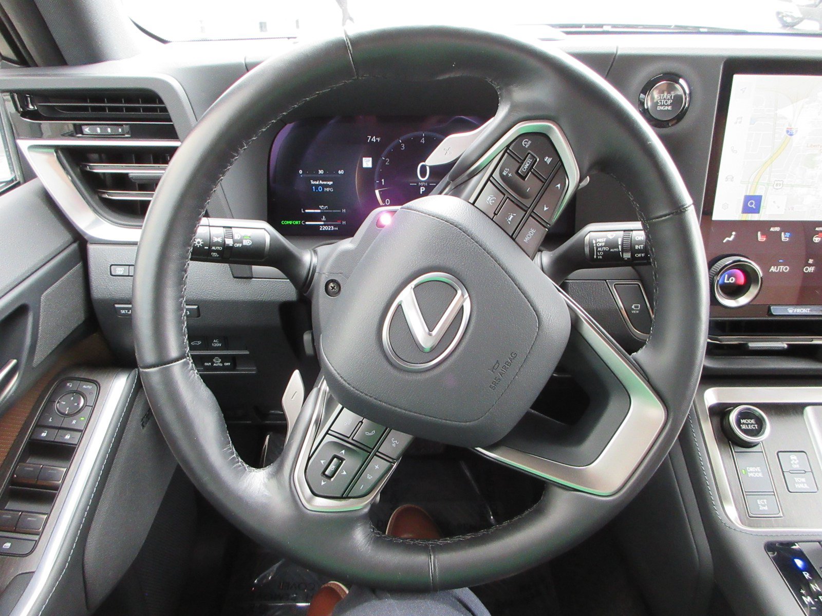 Used 2024 Lexus GX 550 w/ Accessory Package (31) AWD/4WD image 38