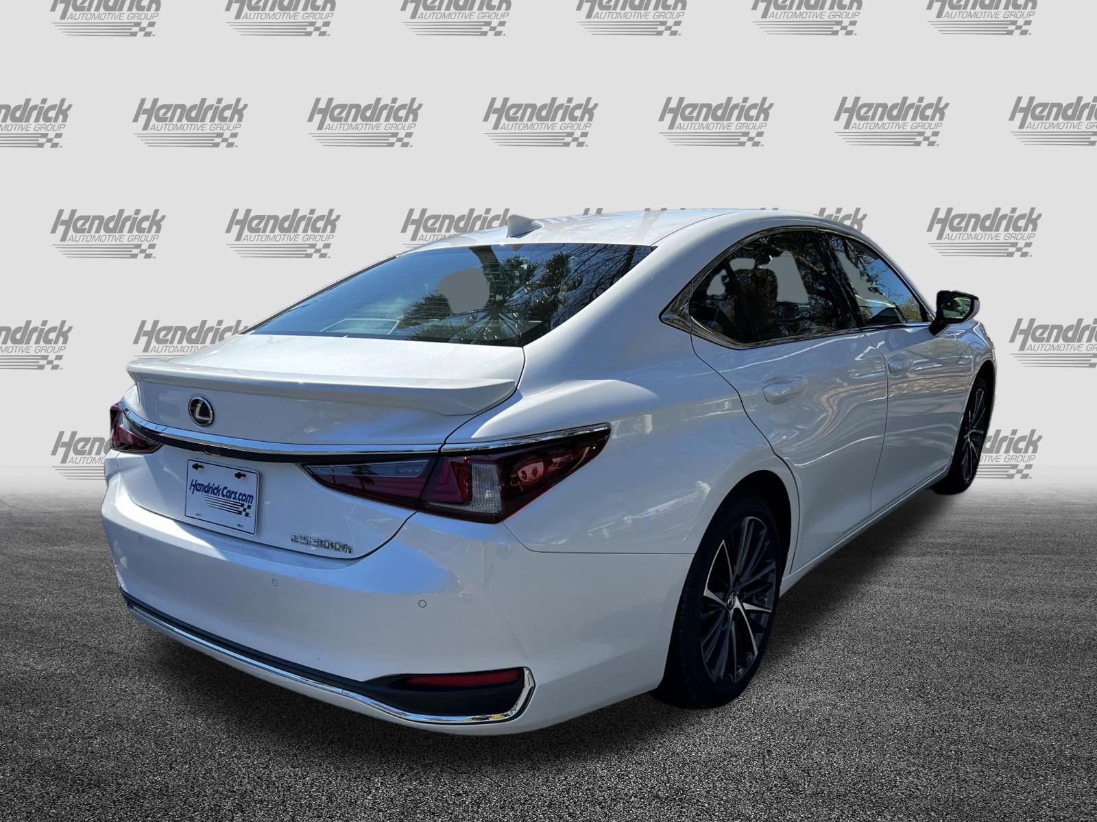 Certified 2025 Lexus ES 300h w/ Premium Package image 9