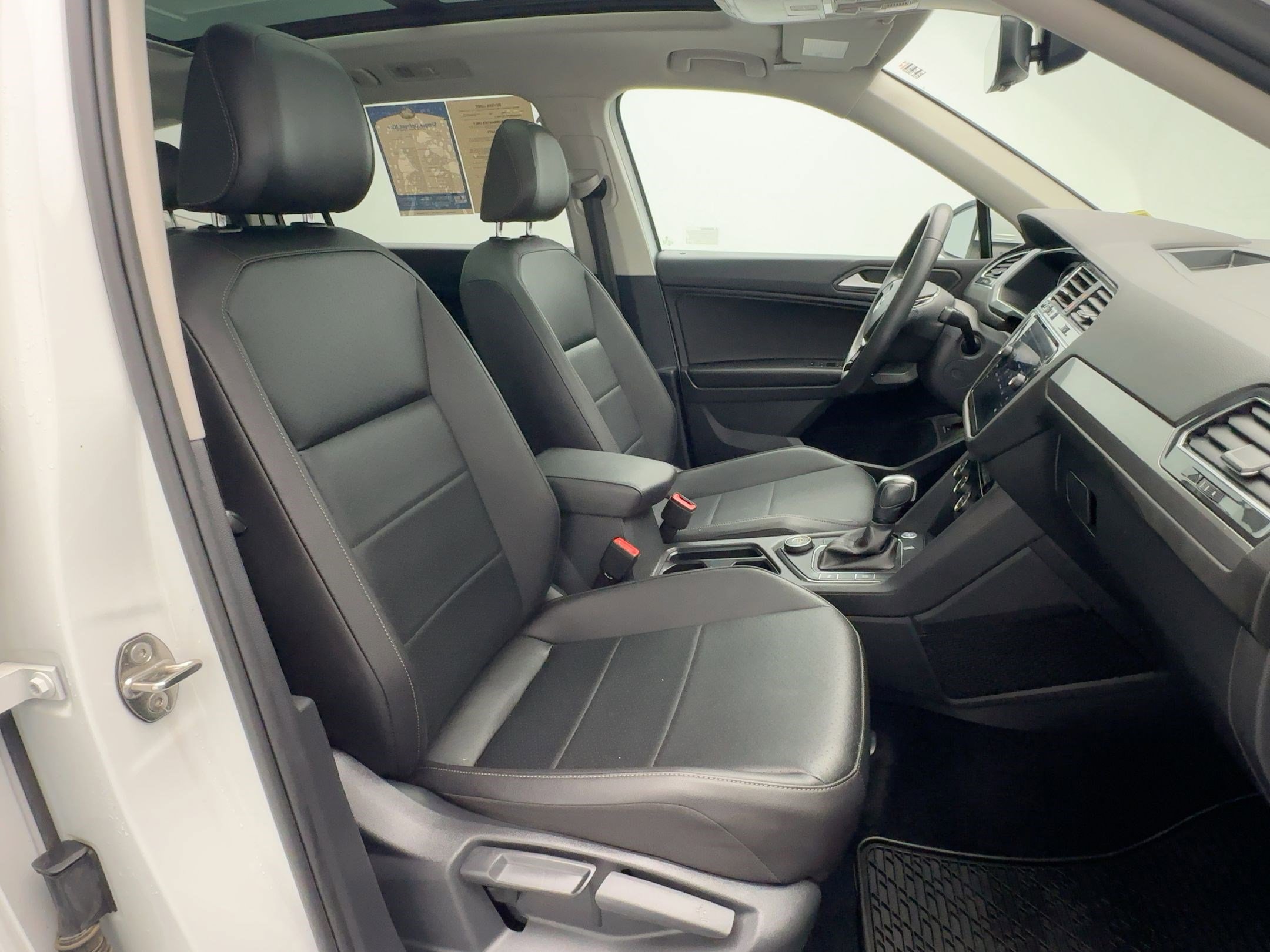 Used 2020 Volkswagen Tiguan SEL image 30