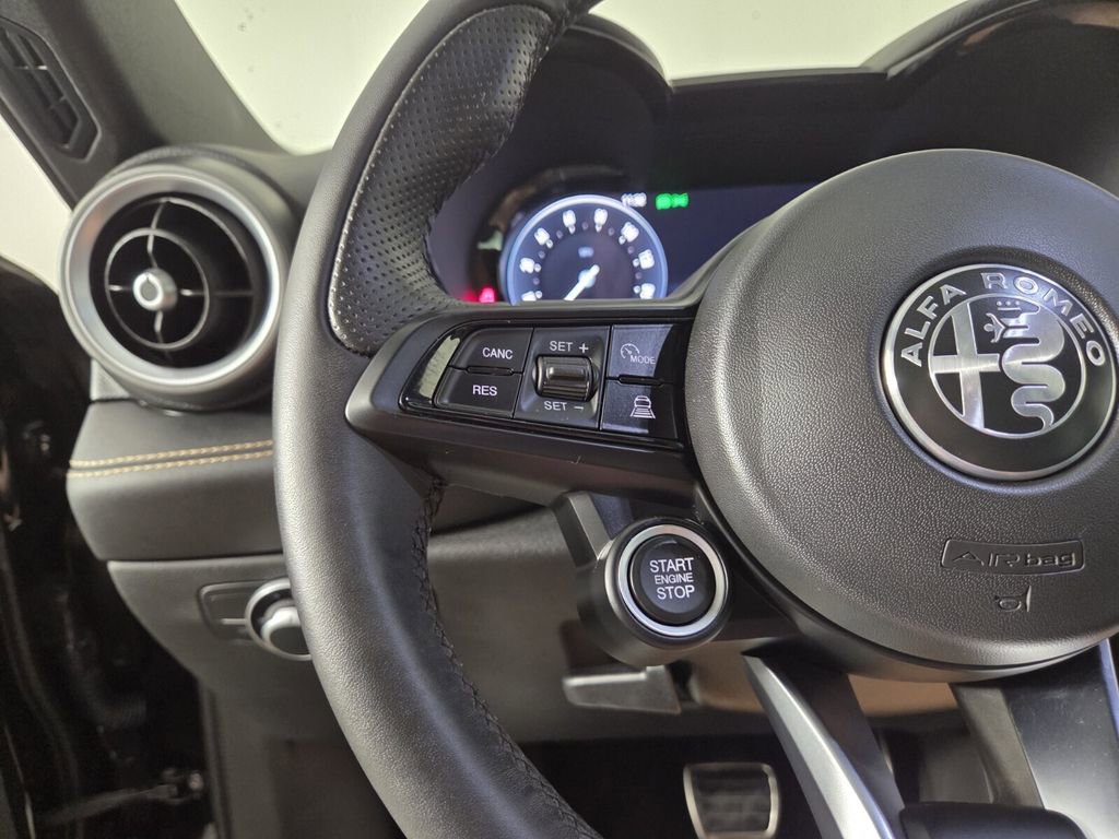 Used 2025 Alfa Romeo Tonale w/ Premium Package AWD/4WD image 16