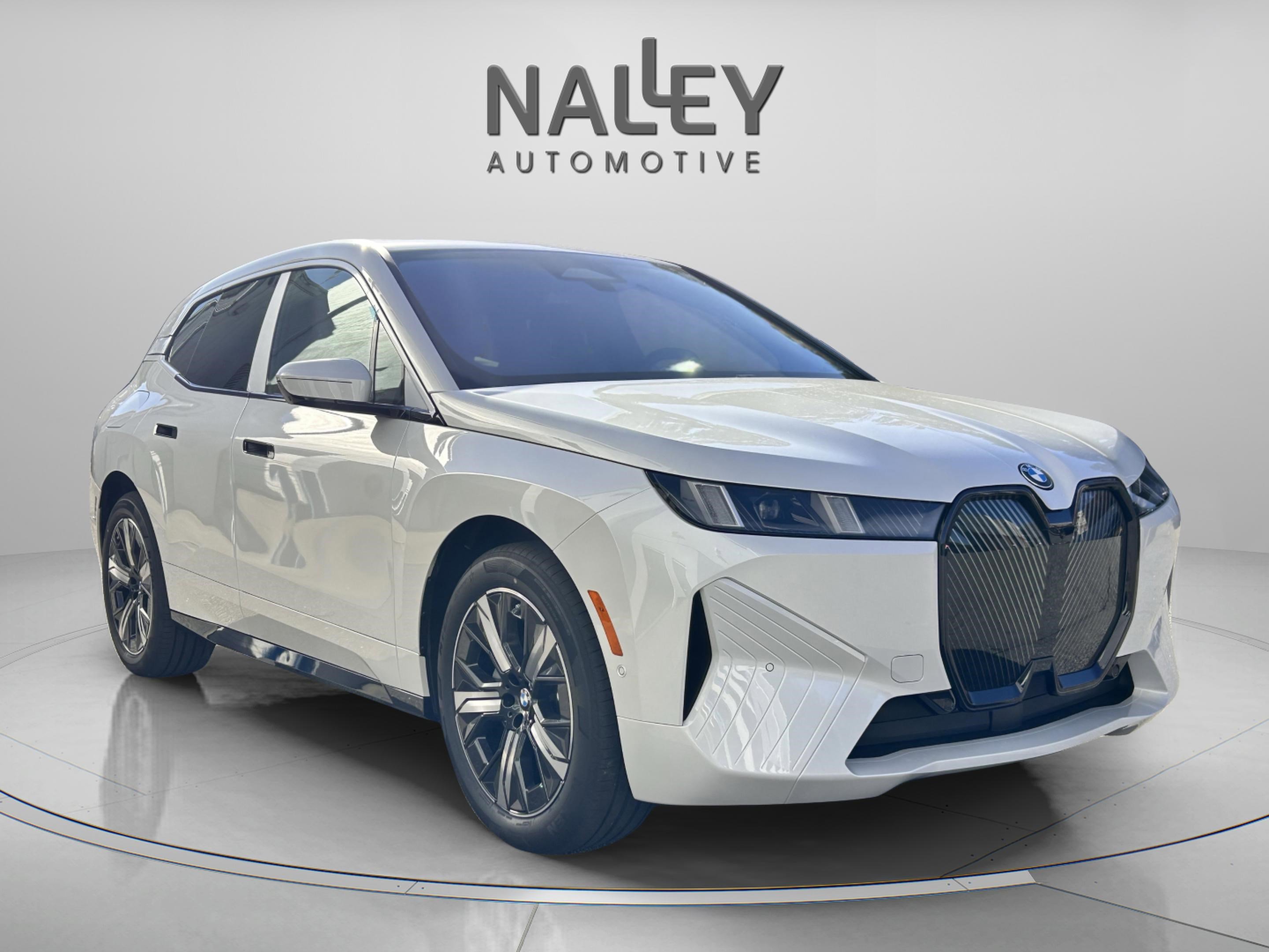 Used 2026 BMW iX xDrive45 w/ Premium Package image 6