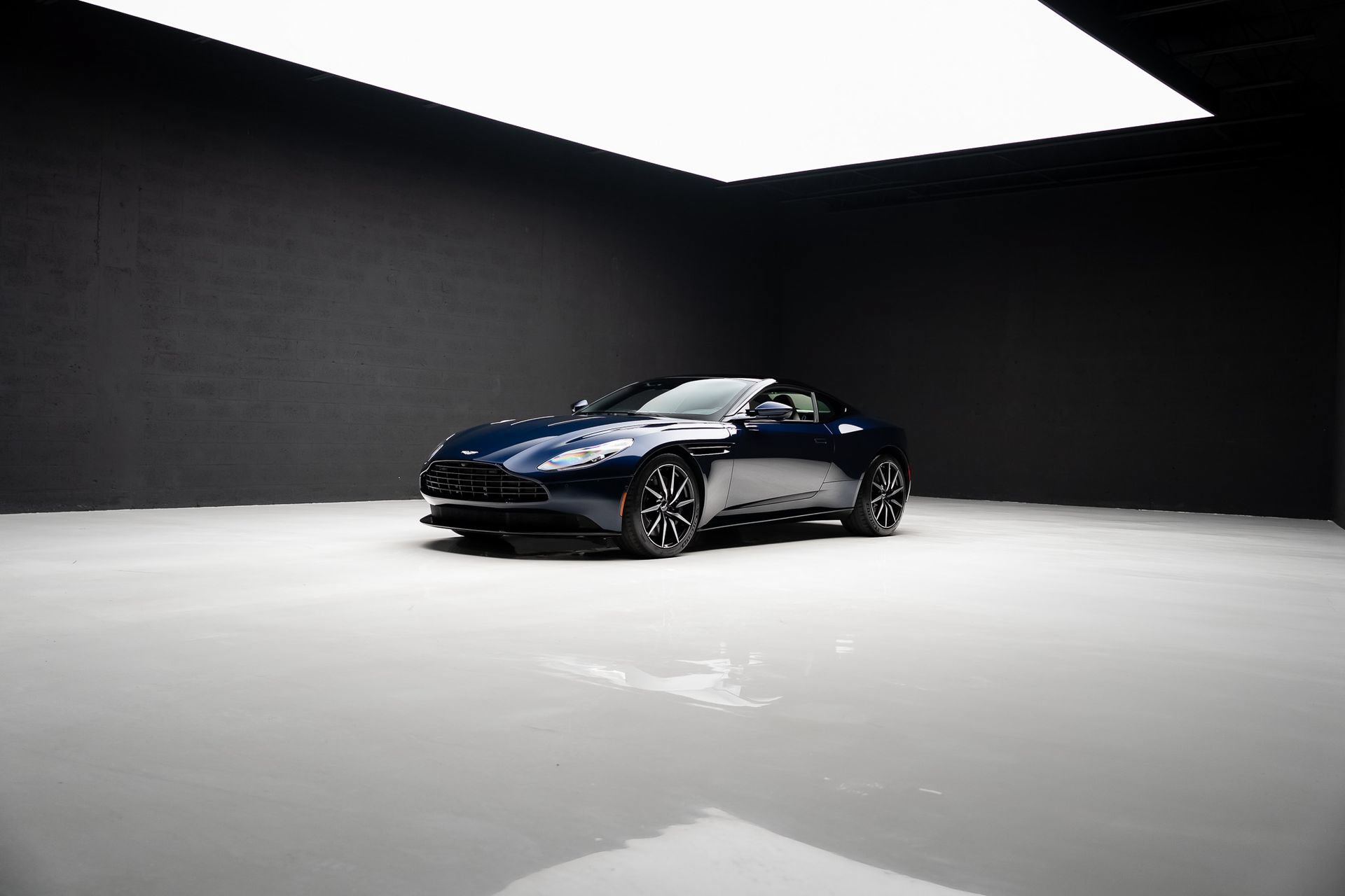 Used 2018 Aston Martin DB11 V12 RWD image 73
