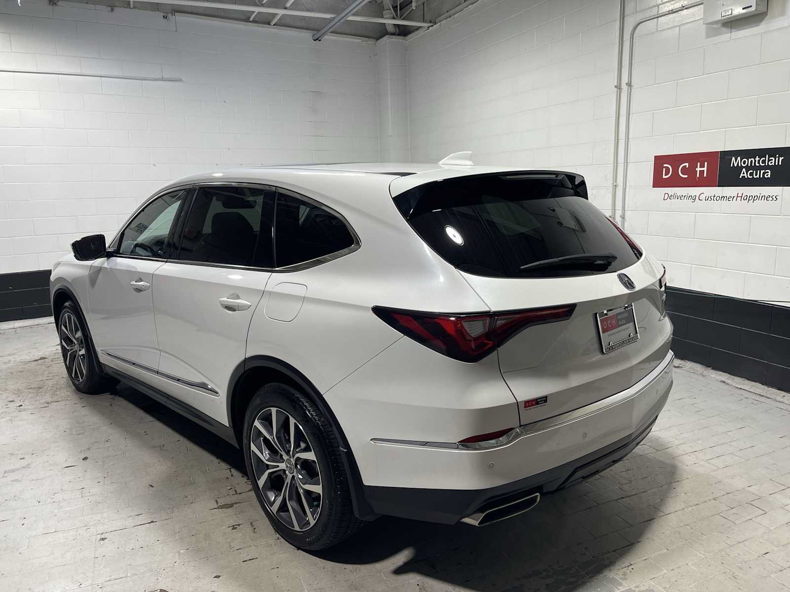 Used 2024 Acura MDX w/ Technology Package AWD/4WD image 4