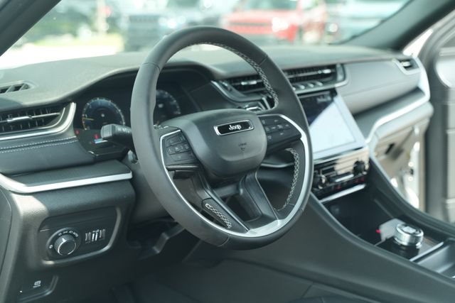New 2026 Jeep Grand Cherokee L Laredo w/ MOPAR Finishing Package AWD/4WD image 27